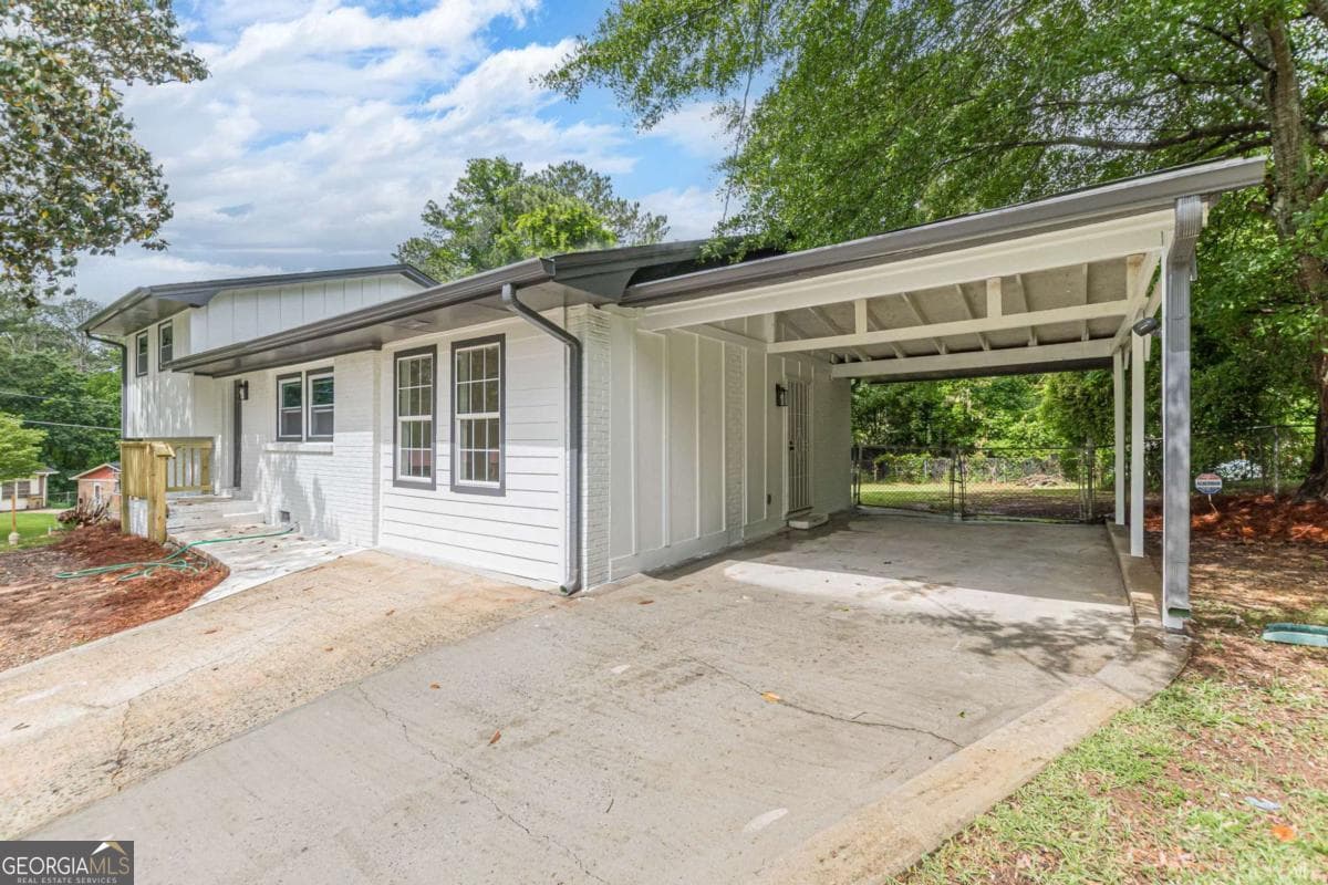 4 bedroom, 2 bathroom single family residence for sale at 8285 Hemlock Drive, Jonesboro, GA 30238 — photo 7