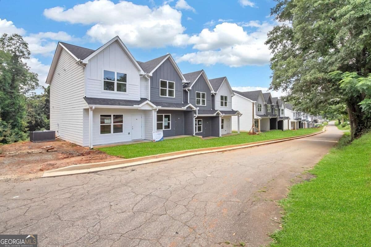 2 bedroom, 2.5 bathroom townhouse for rent at 50 S Jackson Street UNIT 102, Forsyth, GA 31029 for $1,450 a month — photo 2