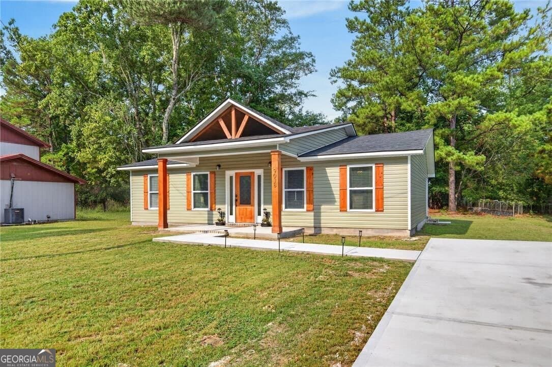 3 bedroom, 2 bathroom, 1,512 sq ft single family residence under contract at 903 B Poplar Street, Guyton, GA 31312 — photo 2