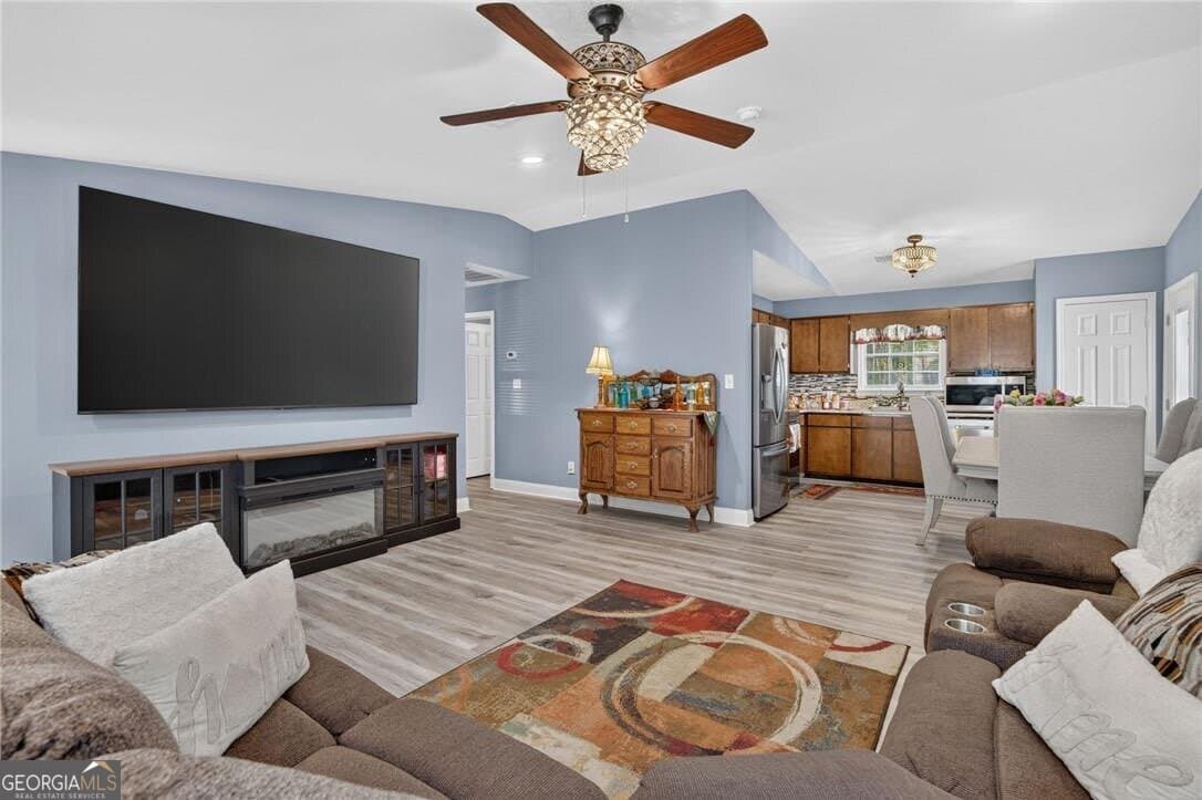 3 bedroom, 2 bathroom, 1,512 sq ft single family residence under contract at 903 B Poplar Street, Guyton, GA 31312 — photo 7