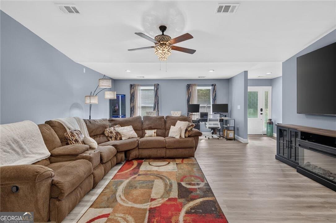 3 bedroom, 2 bathroom, 1,512 sq ft single family residence under contract at 903 B Poplar Street, Guyton, GA 31312 — photo 9