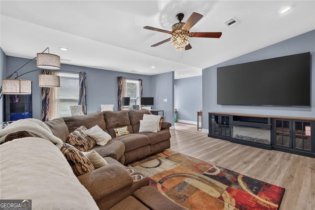 3 bedroom, 2 bathroom, 1,512 sq ft single family residence under contract at 903 B Poplar Street, Guyton, GA 31312 — photo 10
