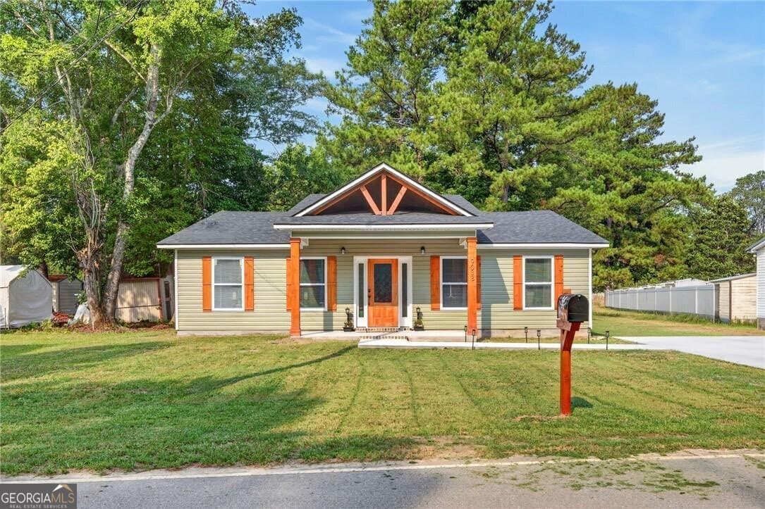 3 bedroom, 2 bathroom, 1,512 sq ft single family residence under contract at 903 B Poplar Street, Guyton, GA 31312 — photo 4