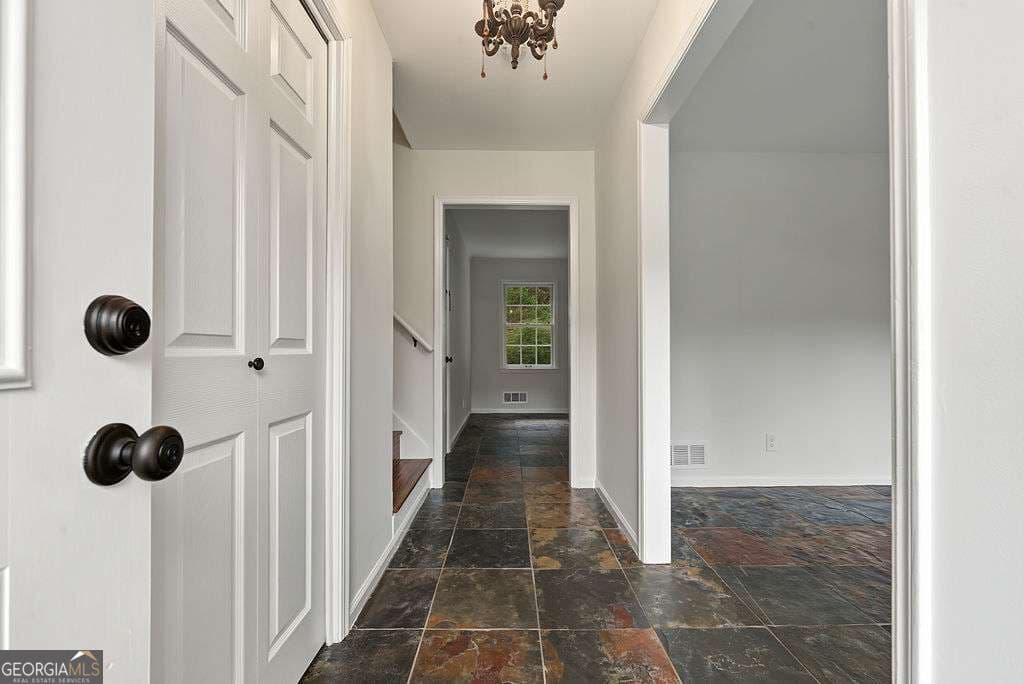 3 bedroom, 2 bathroom, 1,692 sq ft single family residence for sale at 3401 Ranch Road, Marietta, GA 30066 — photo 3