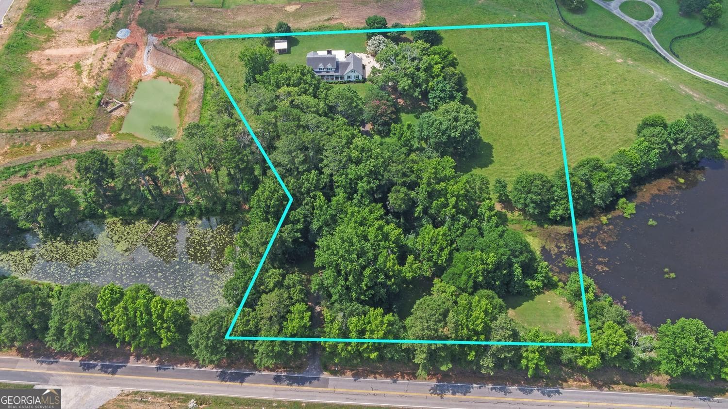 4 bedroom, 3.5 bathroom single family residence for sale at 6077 Highway 332, Hoschton, GA 30548 — photo 4