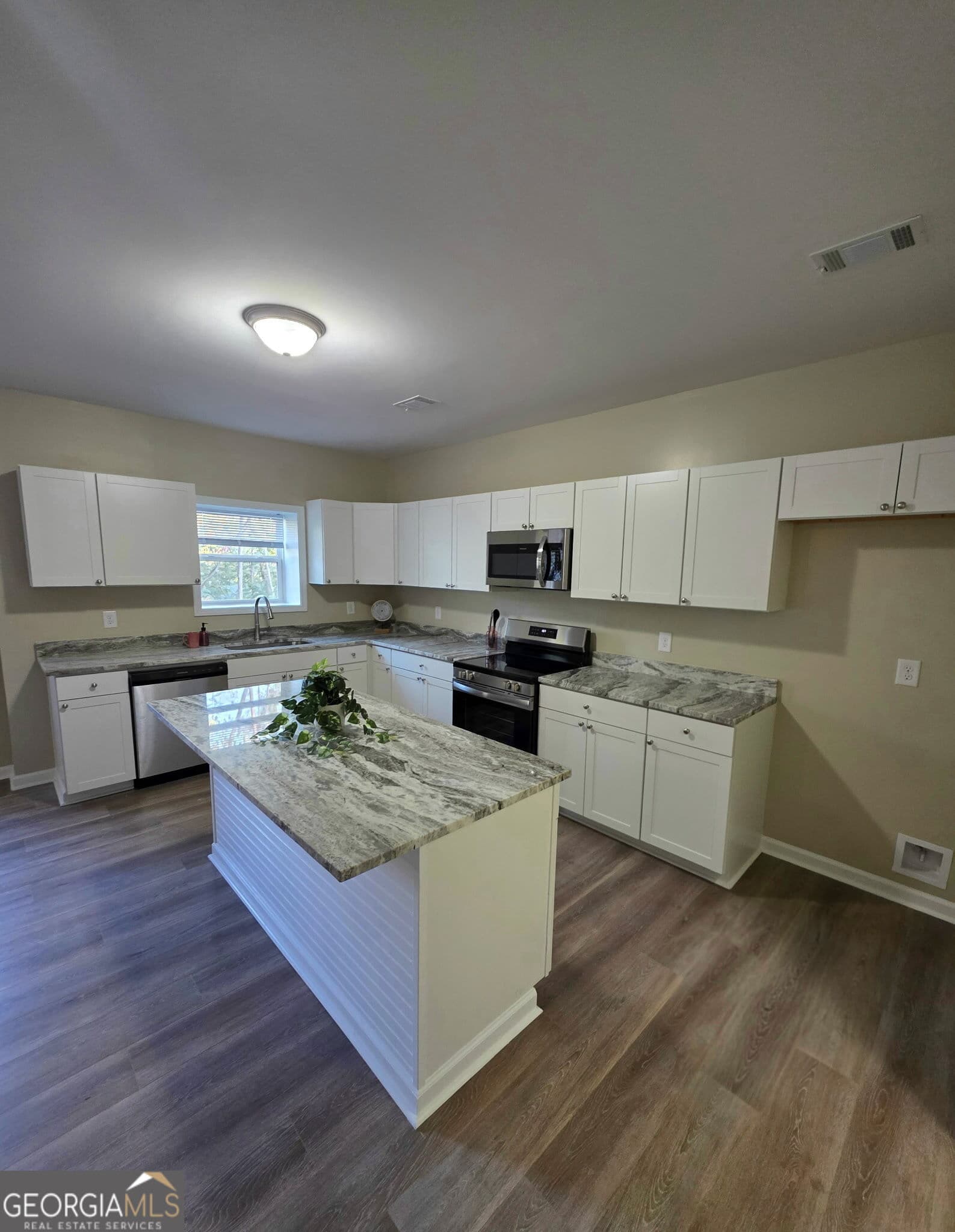 4 bedroom, 3.5 bathroom, 1,912 sq ft single family residence for sale at 120 Tremont Parkway, Athens, GA 30606 — photo 4