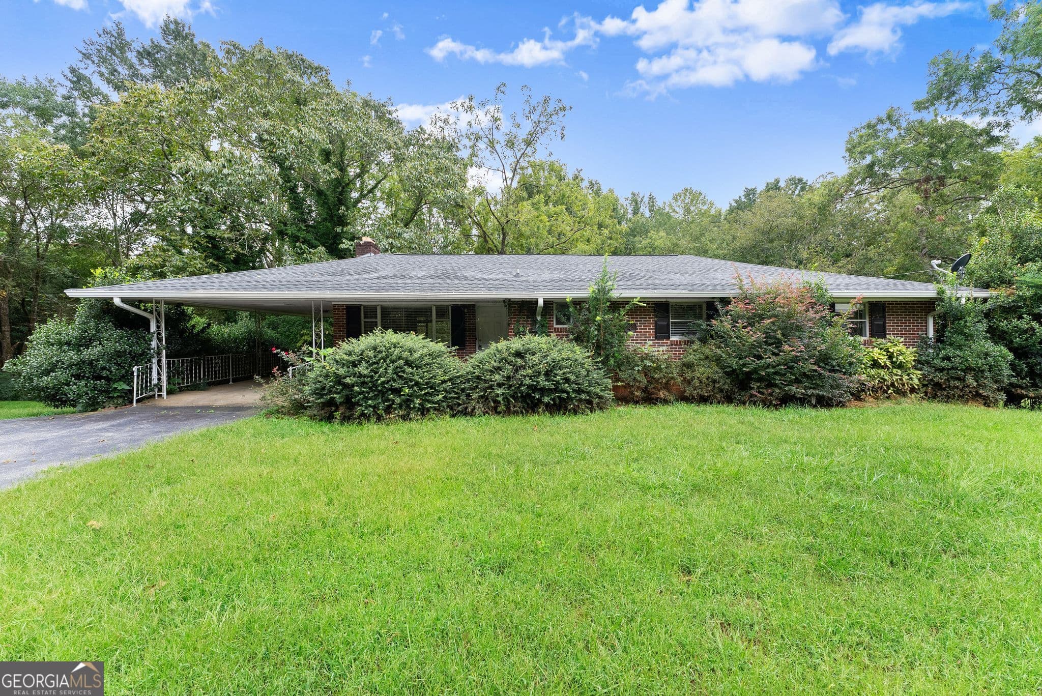 3 bedroom, 1.5 bathroom, 1,428 sq ft single family residence for sale at 130 W Hood Street, Demorest, GA 30535 — photo 3