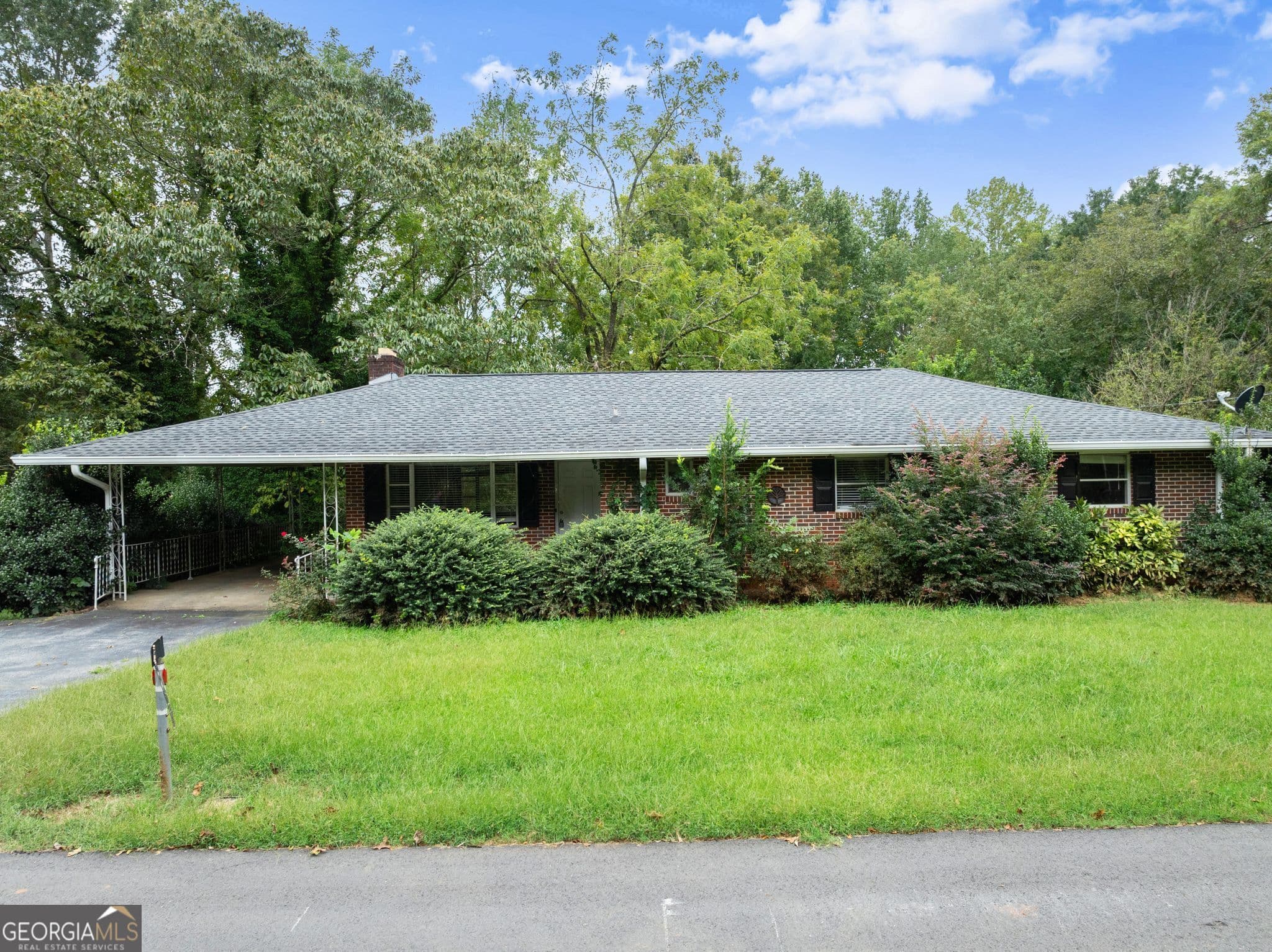 3 bedroom, 1.5 bathroom, 1,428 sq ft single family residence for sale at 130 W Hood Street, Demorest, GA 30535 — photo 4