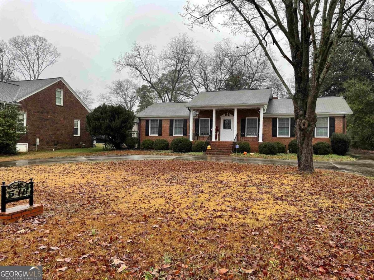 3 bedroom, 2.5 bathroom, 1,680 sq ft single family residence for rent at 548 Athens Street, Hartwell, GA 30643 for $2,000 a month — photo 1 of 1