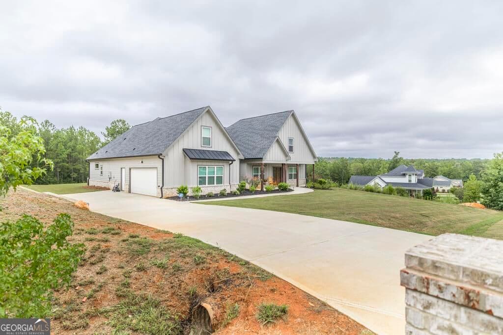4 bedroom, 3 bathroom, 3,561 sq ft single family residence for sale at 216 Creekside Trail, Forsyth, GA 31029 — photo 5
