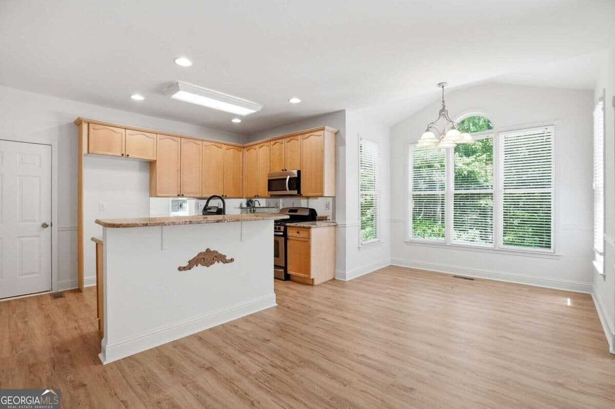4 bedroom, 2.5 bathroom, 2,648 sq ft single family residence for sale at 4025 Eyrie Farms Lane, Cumming, GA 30041 — photo 9