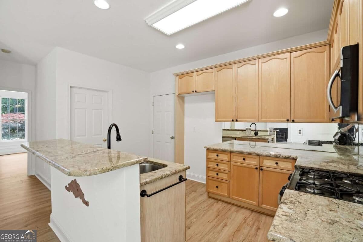 4 bedroom, 2.5 bathroom, 2,648 sq ft single family residence for sale at 4025 Eyrie Farms Lane, Cumming, GA 30041 — photo 8