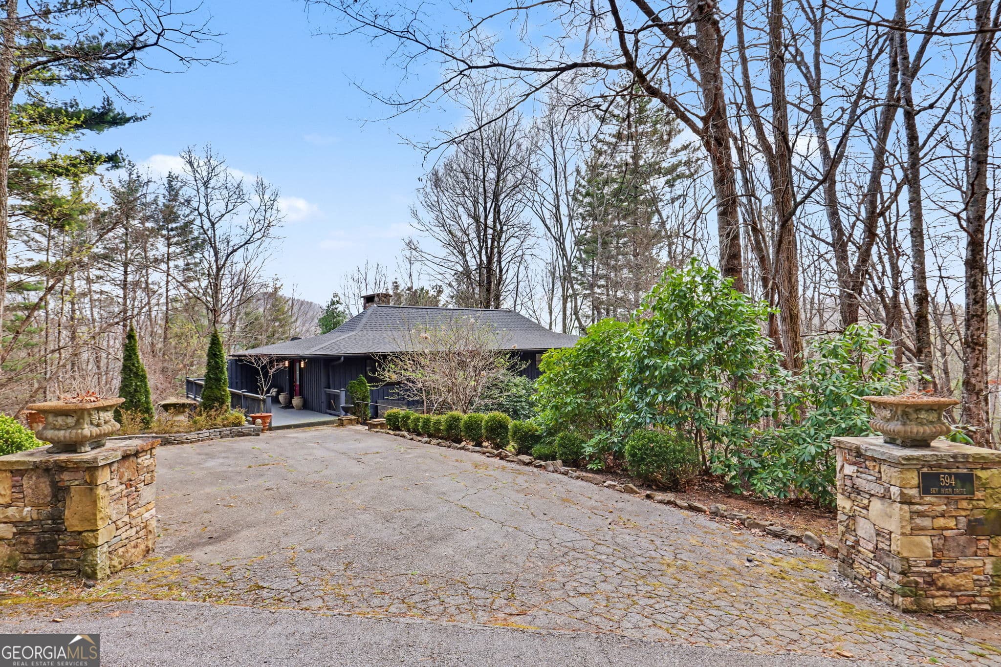 3 bedroom, 3 bathroom, 2,151 sq ft single family residence for sale at 594 Sky High Drive, Sky Valley, GA 30537 — photo 2