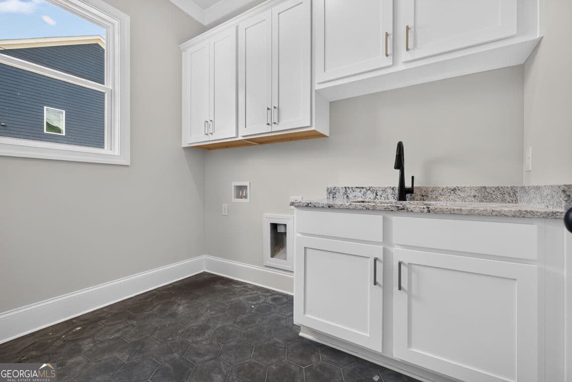 4 bedroom, 3.5 bathroom, 3,112 sq ft single family residence for sale at 5816 Mitchell Street, Flowery Branch, GA 30542 — photo 6