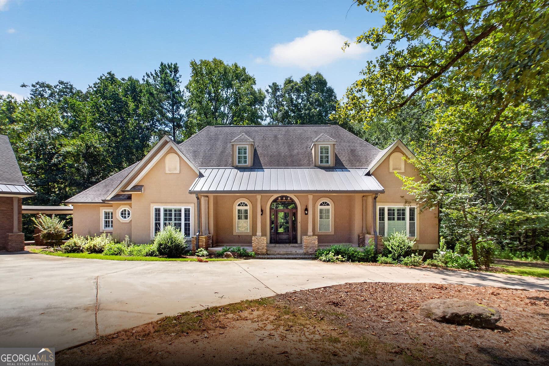 4 bedroom, 3.5 bathroom, 2,635 sq ft single family residence for sale at 210 Loraine Forest Drive, Macon, GA 31210 — photo 2