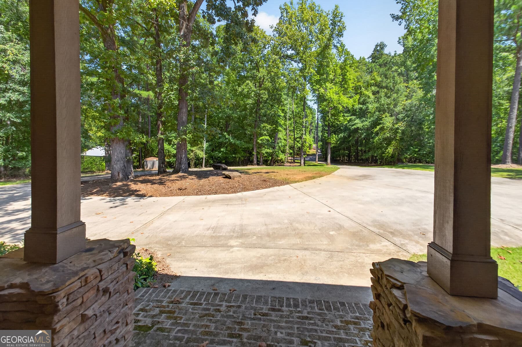 4 bedroom, 3.5 bathroom, 2,635 sq ft single family residence for sale at 210 Loraine Forest Drive, Macon, GA 31210 — photo 6