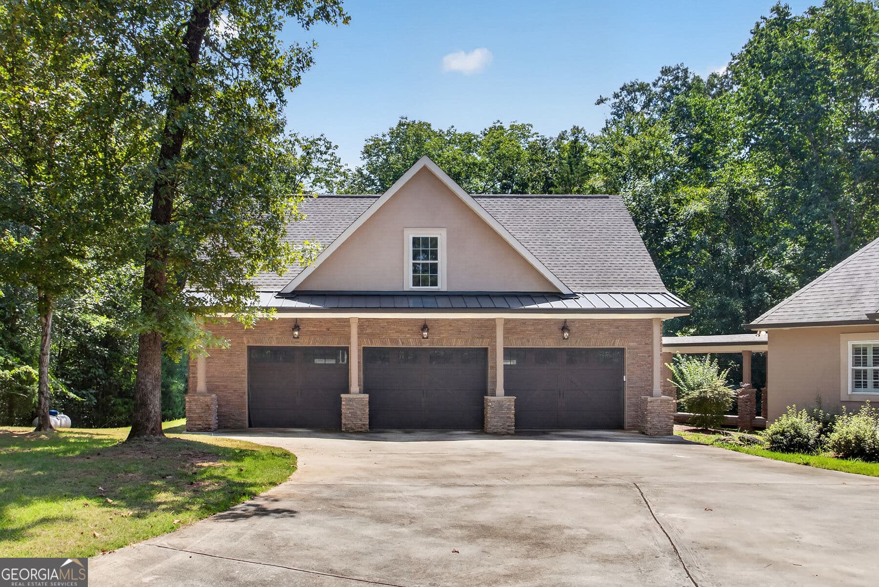 4 bedroom, 3.5 bathroom, 2,635 sq ft single family residence for sale at 210 Loraine Forest Drive, Macon, GA 31210 — photo 3