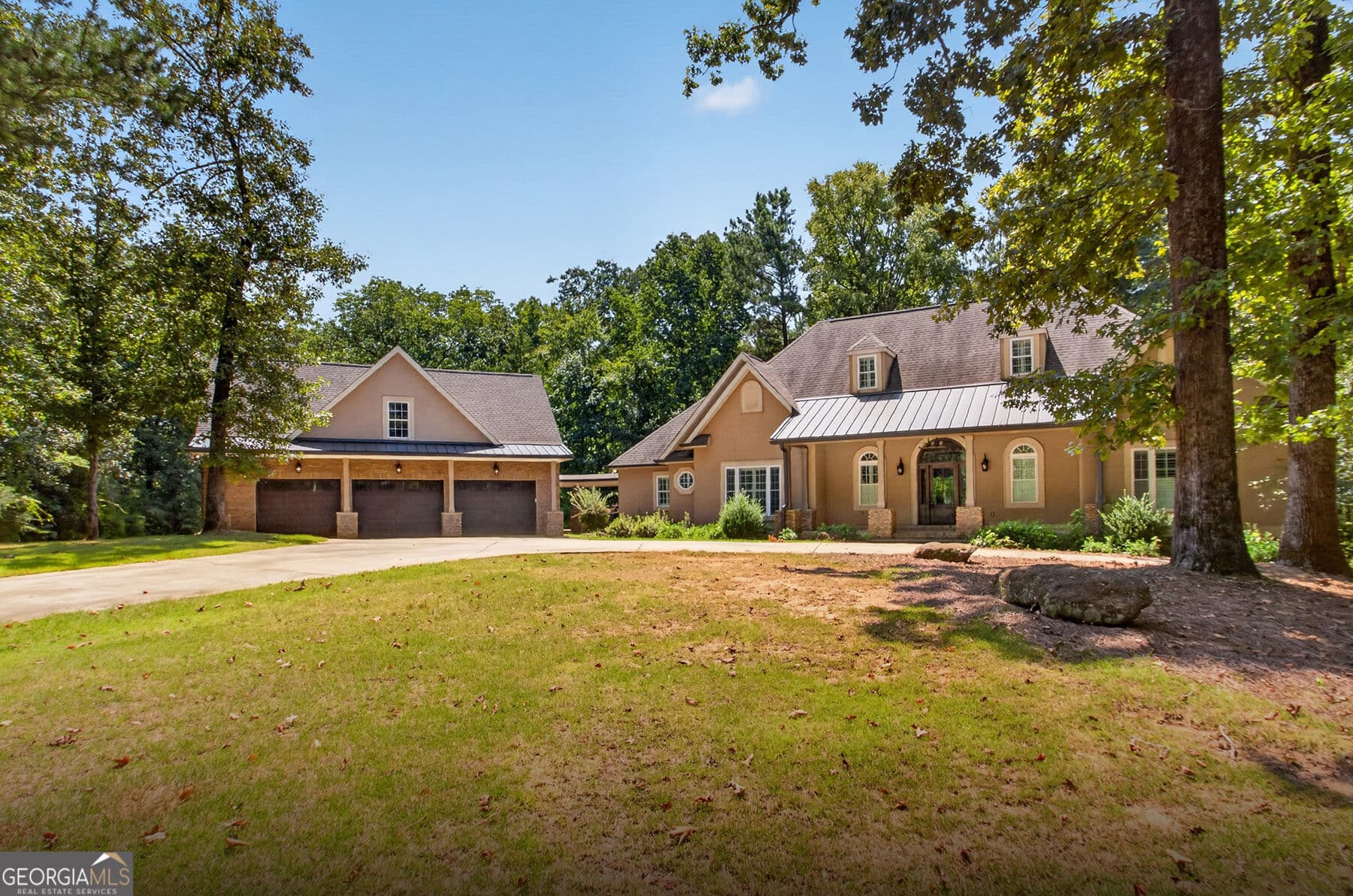 4 bedroom, 3.5 bathroom, 2,635 sq ft single family residence for sale at 210 Loraine Forest Drive, Macon, GA 31210