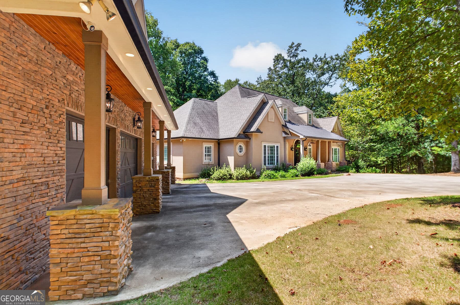4 bedroom, 3.5 bathroom, 2,635 sq ft single family residence for sale at 210 Loraine Forest Drive, Macon, GA 31210 — photo 5