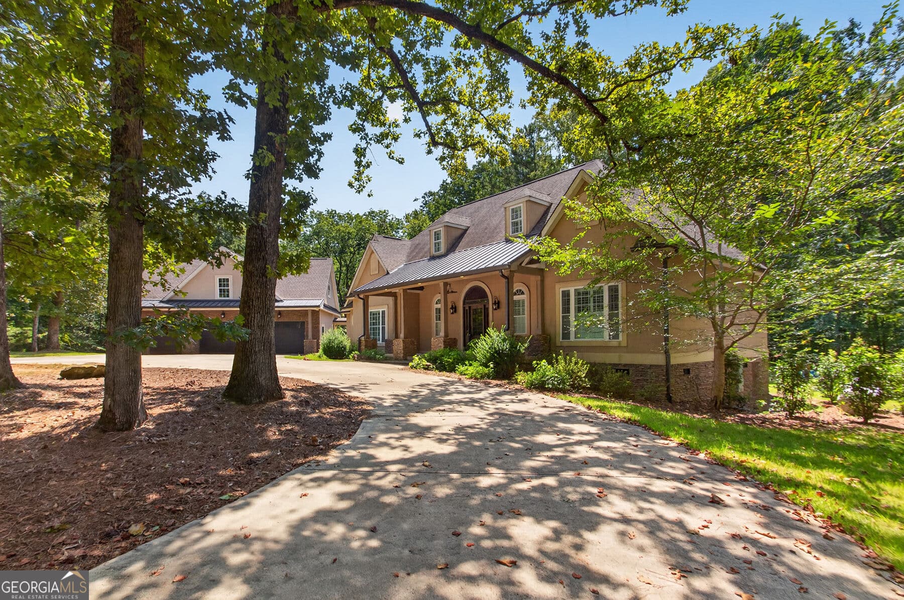 4 bedroom, 3.5 bathroom, 2,635 sq ft single family residence for sale at 210 Loraine Forest Drive, Macon, GA 31210 — photo 4