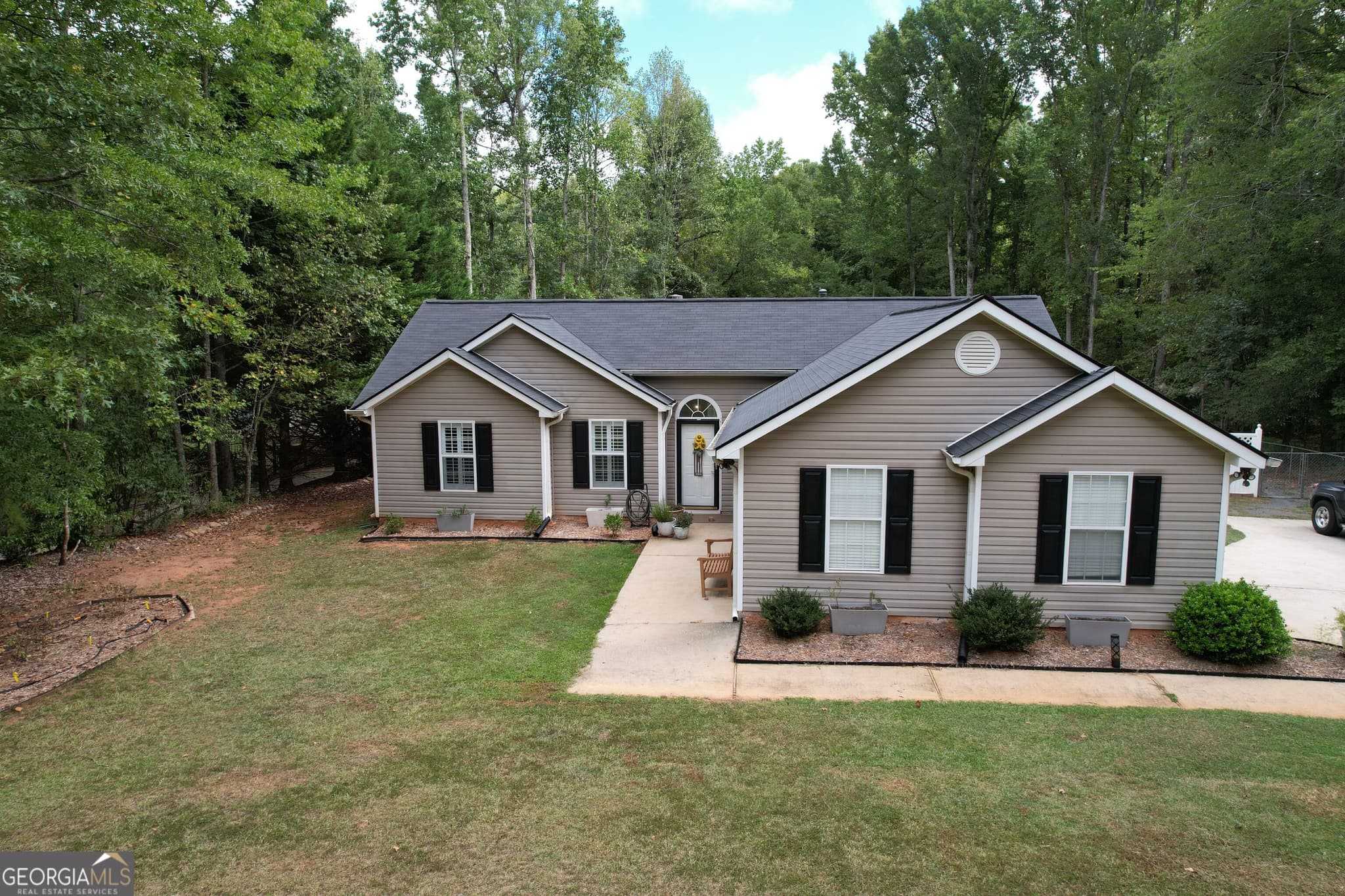 3 bedroom, 2 bathroom, 1,352 sq ft single family residence for sale at 295 Hayward Bishop Way, Senoia, GA 30276 — photo 2