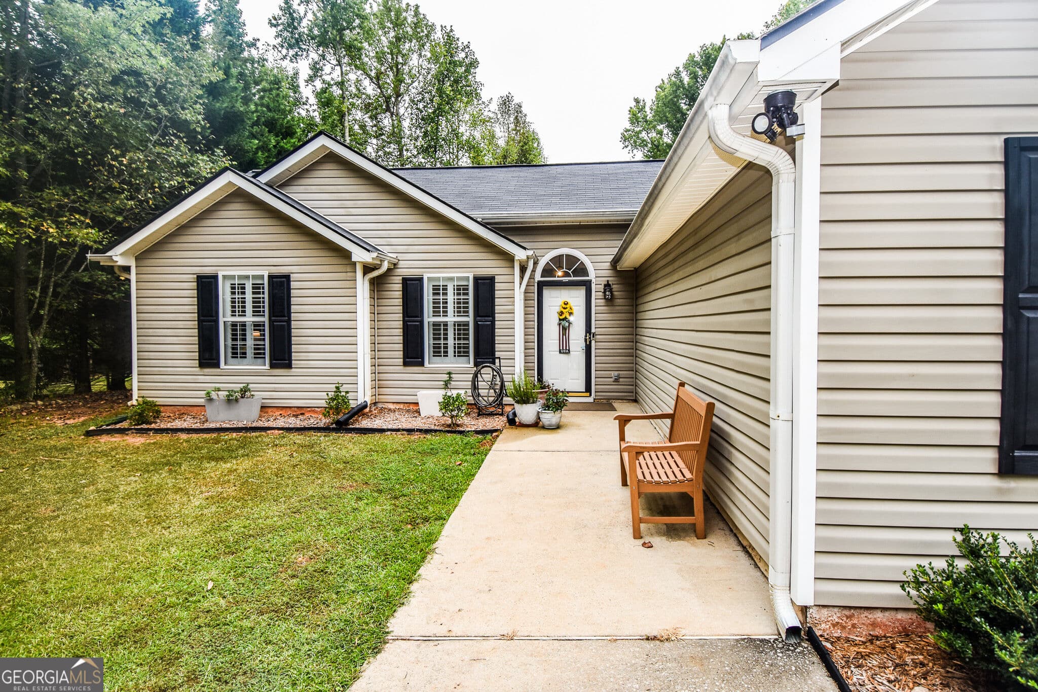 3 bedroom, 2 bathroom, 1,352 sq ft single family residence for sale at 295 Hayward Bishop Way, Senoia, GA 30276 — photo 6