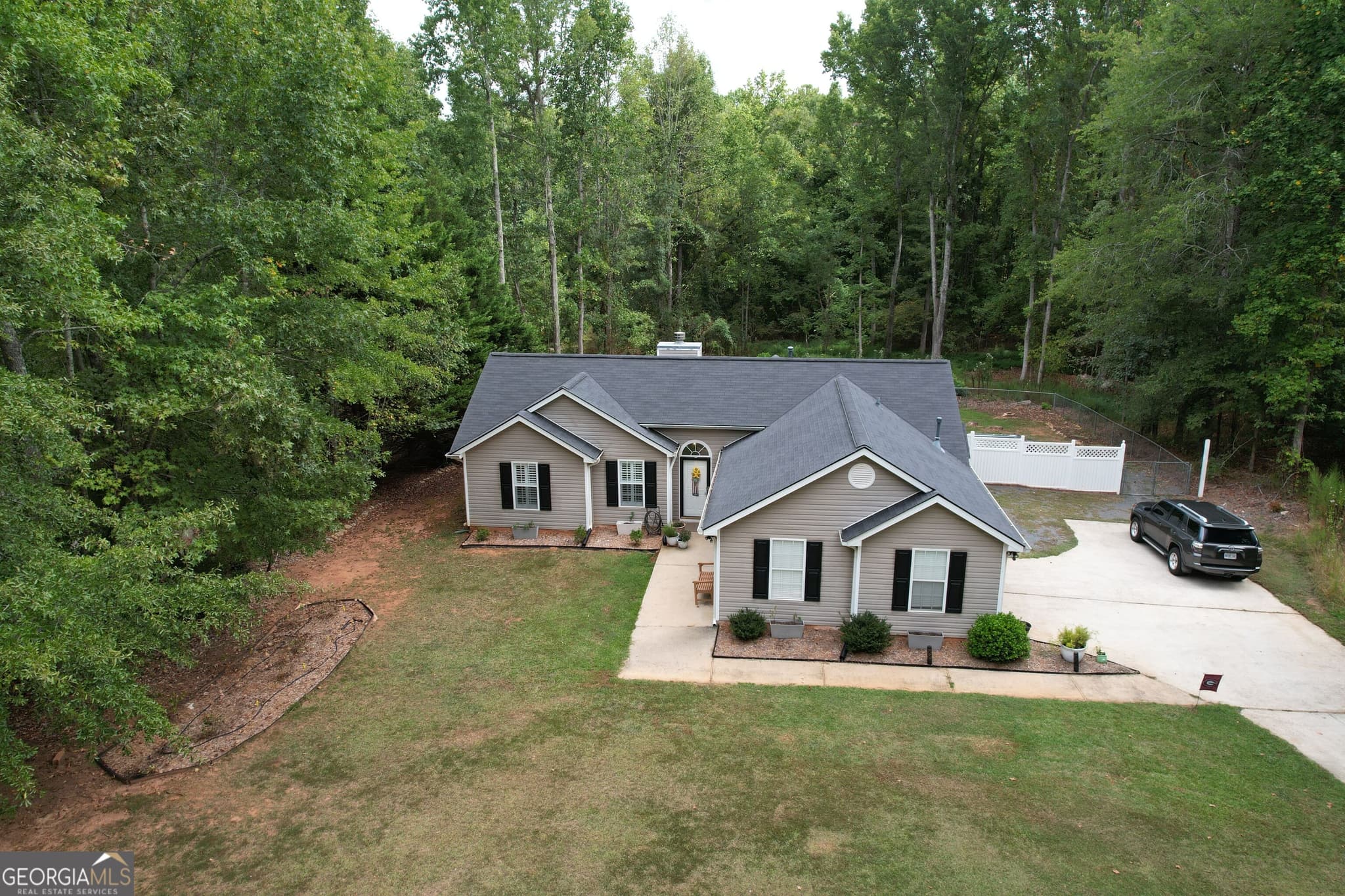 3 bedroom, 2 bathroom, 1,352 sq ft single family residence for sale at 295 Hayward Bishop Way, Senoia, GA 30276 — photo 3