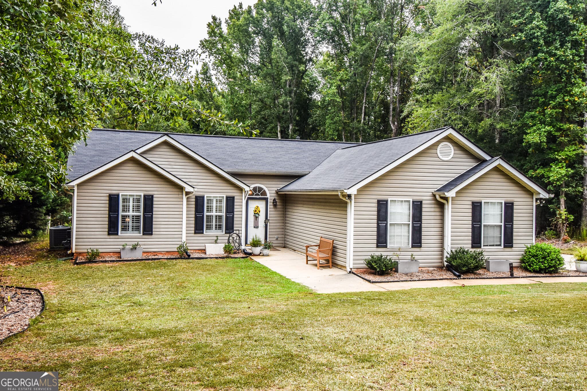 3 bedroom, 2 bathroom, 1,352 sq ft single family residence for sale at 295 Hayward Bishop Way, Senoia, GA 30276 — photo 5