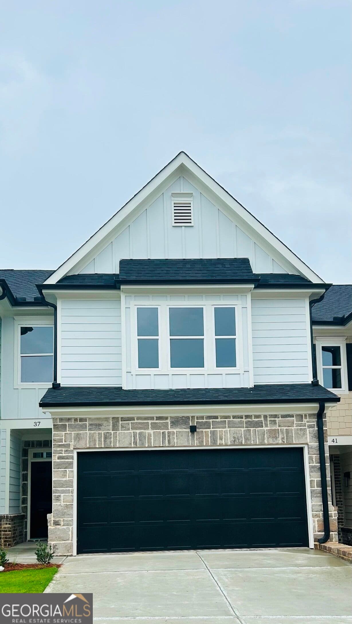 3 bedroom, 2.5 bathroom, 1,660 sq ft townhouse for rent at 37 Crest Drive 6, Hartwell, GA 30643 for $2,200 a month