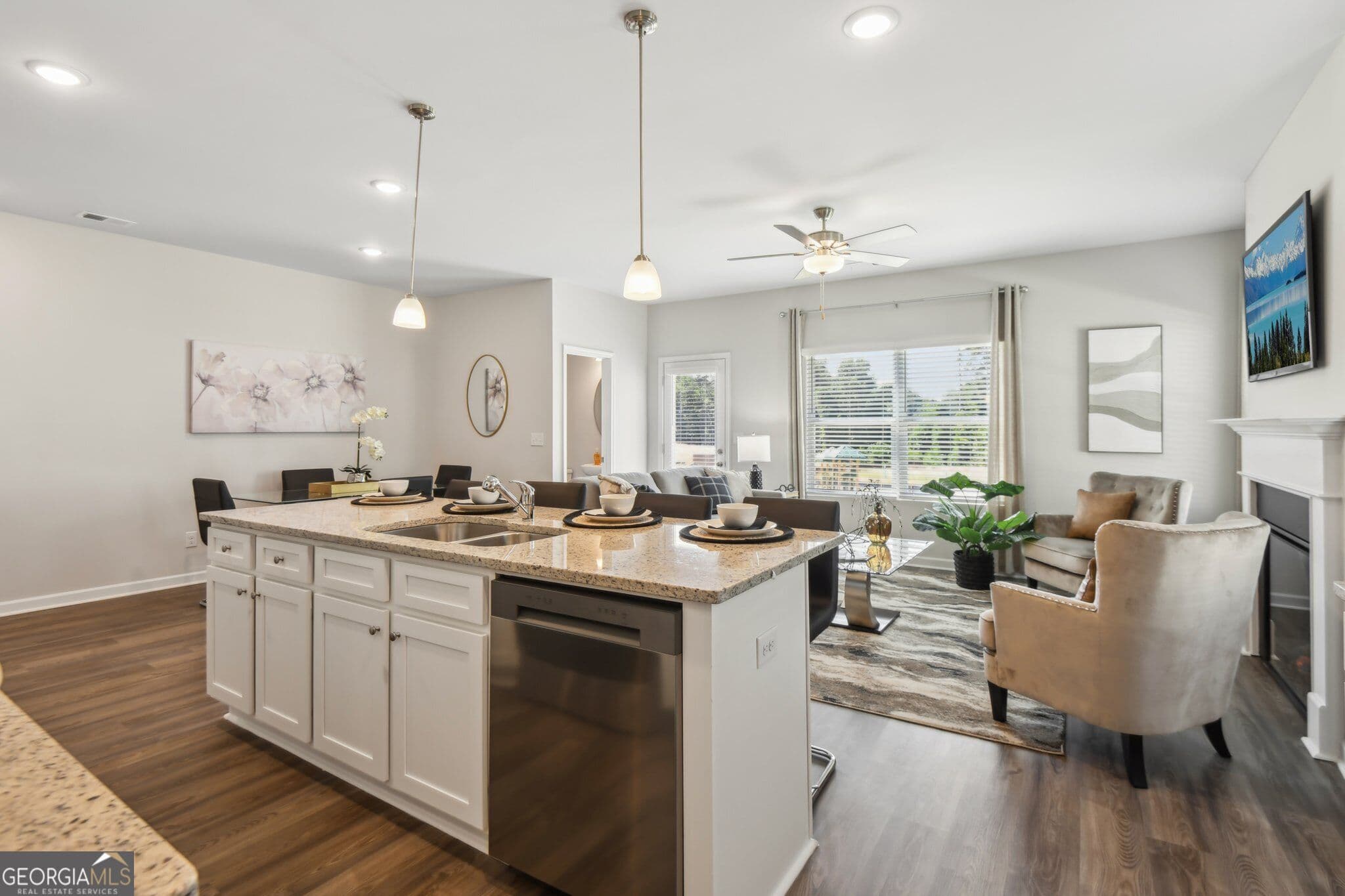 3 bedroom, 2.5 bathroom, 1,817 sq ft townhouse for sale at 7034 Old Bridge Lane, Conyers, GA 30013 — photo 6