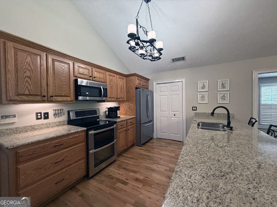 5 bedroom, 3 bathroom, 3,787 sq ft single family residence for sale at 201 Hickory Hill Lane, Martin, GA 30557 — photo 3