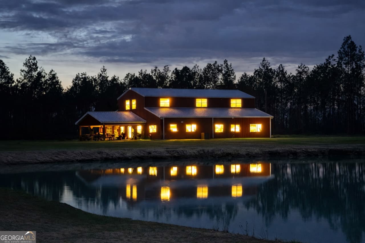 5 bedroom, 4 bathroom, 4,800 sq ft single family residence for sale at 2110 Post Road, Hazlehurst, GA 31539