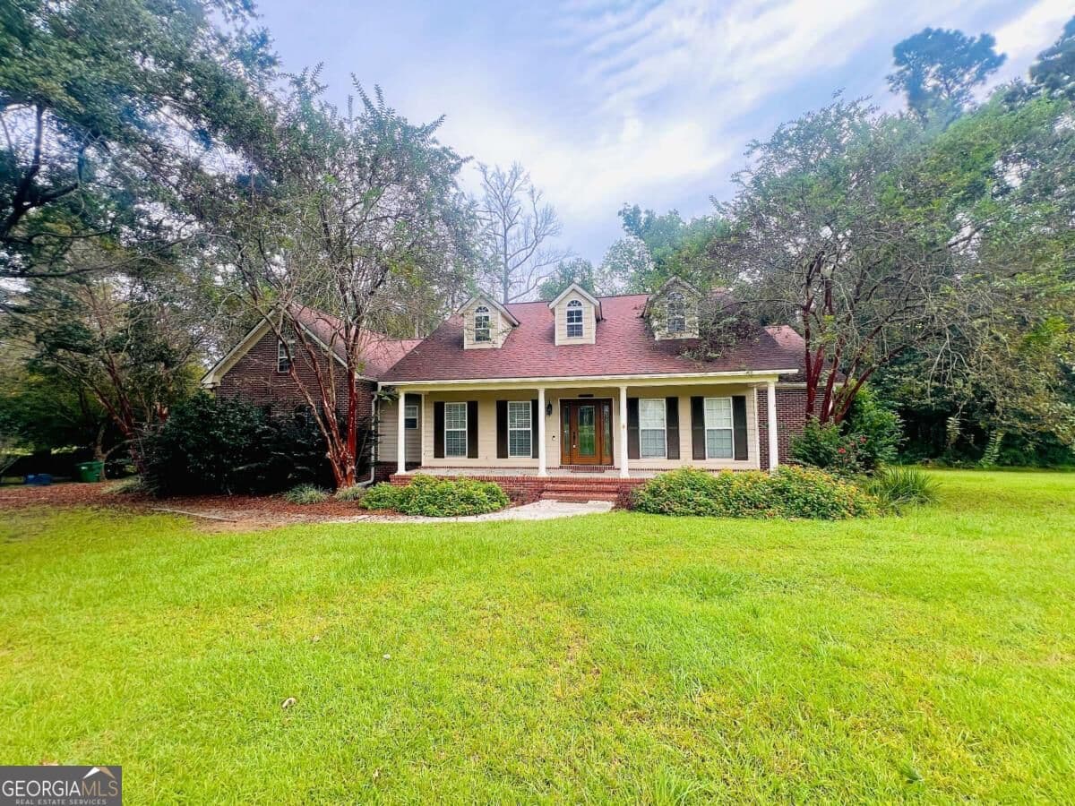 4 bedroom, 2.5 bathroom, 2,658 sq ft single family residence for sale at 4022 Liska Circle, Valdosta, GA 31605 — photo 2
