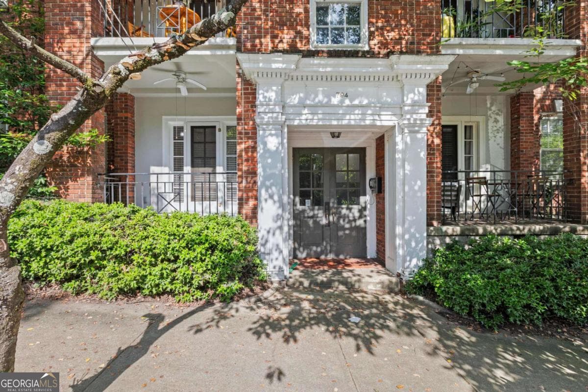 1 bedroom, 1 bathroom, 608 sq ft condominium for sale at 794 Frederica Street 1, Atlanta, GA 30306 — photo 2