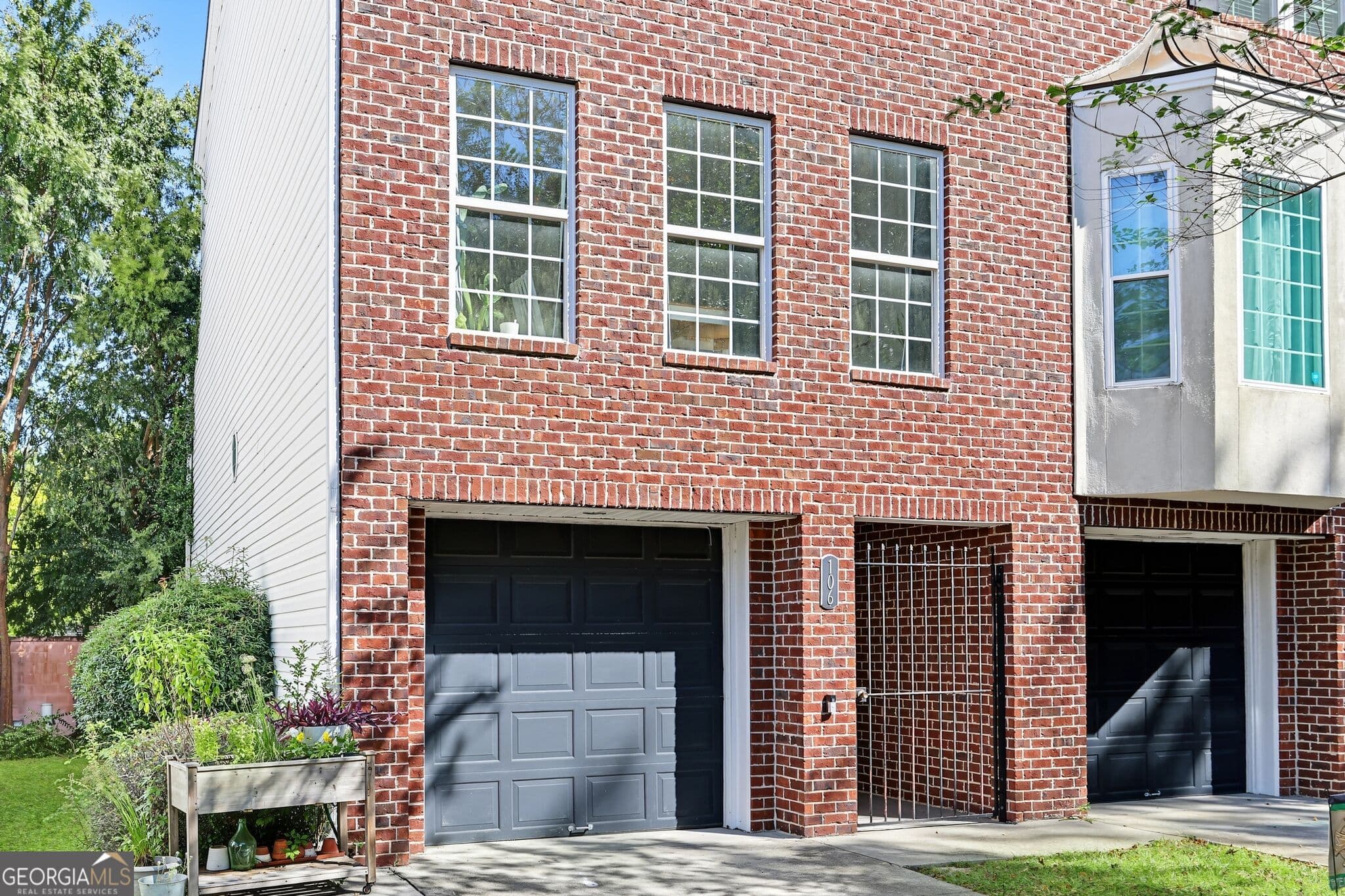3 bedroom, 3 bathroom, 1,818 sq ft townhouse for sale at 106 Station Trail, Savannah, GA 31406 — photo 2