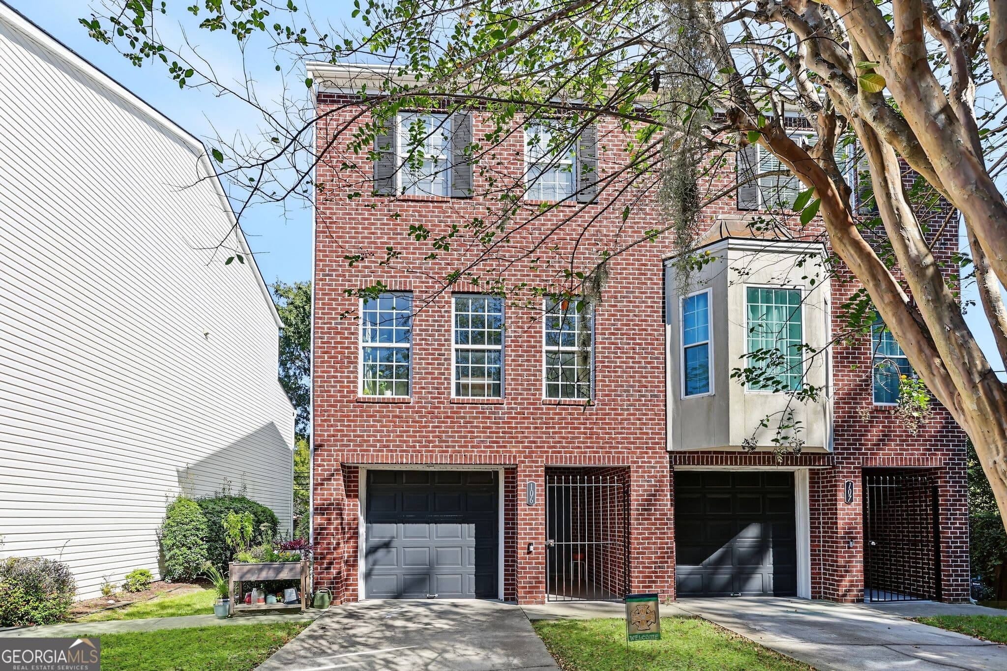 3 bedroom, 3 bathroom, 1,818 sq ft townhouse for sale at 106 Station Trail, Savannah, GA 31406