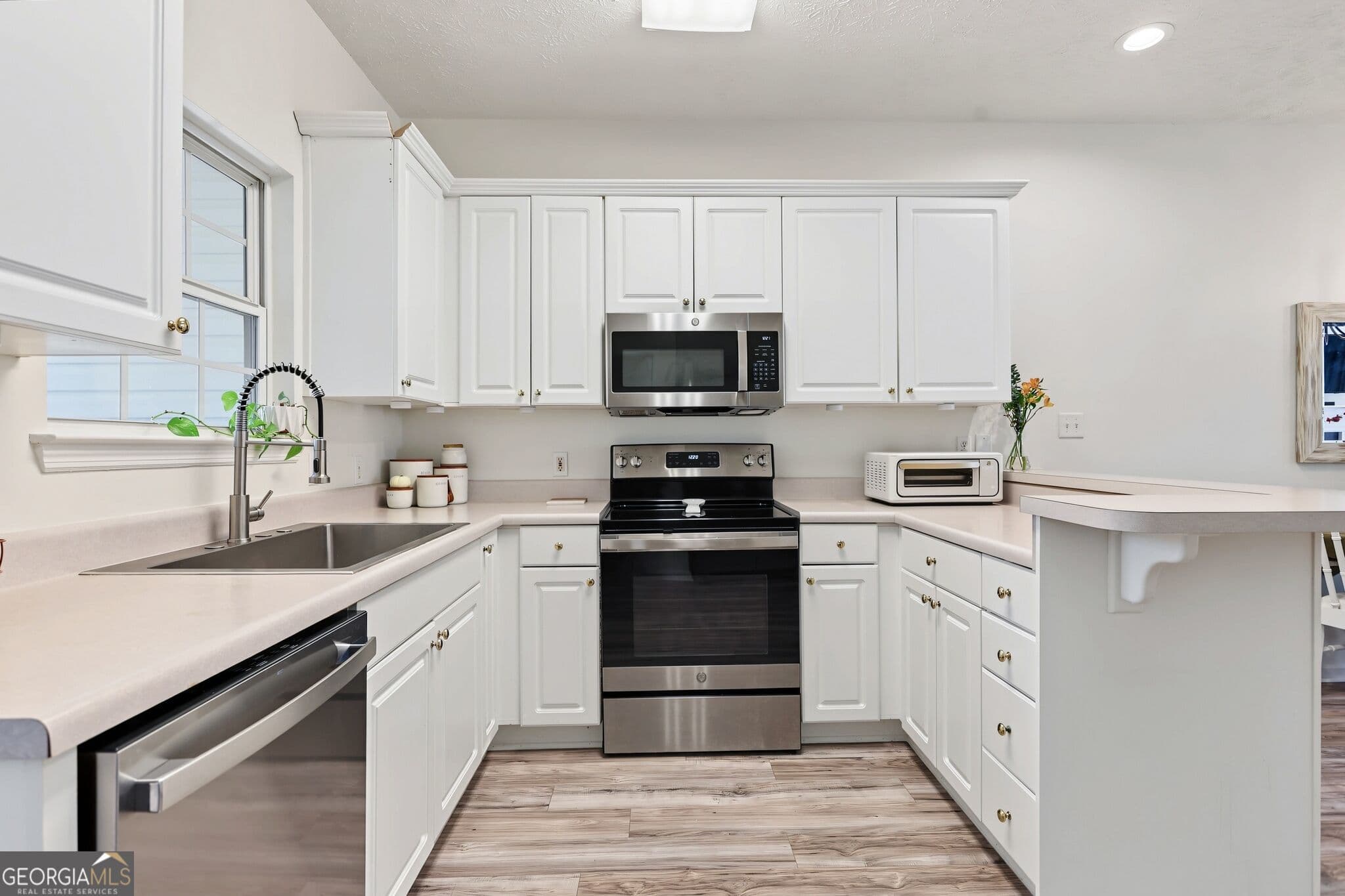 3 bedroom, 3 bathroom, 1,818 sq ft townhouse for sale at 106 Station Trail, Savannah, GA 31406 — photo 9