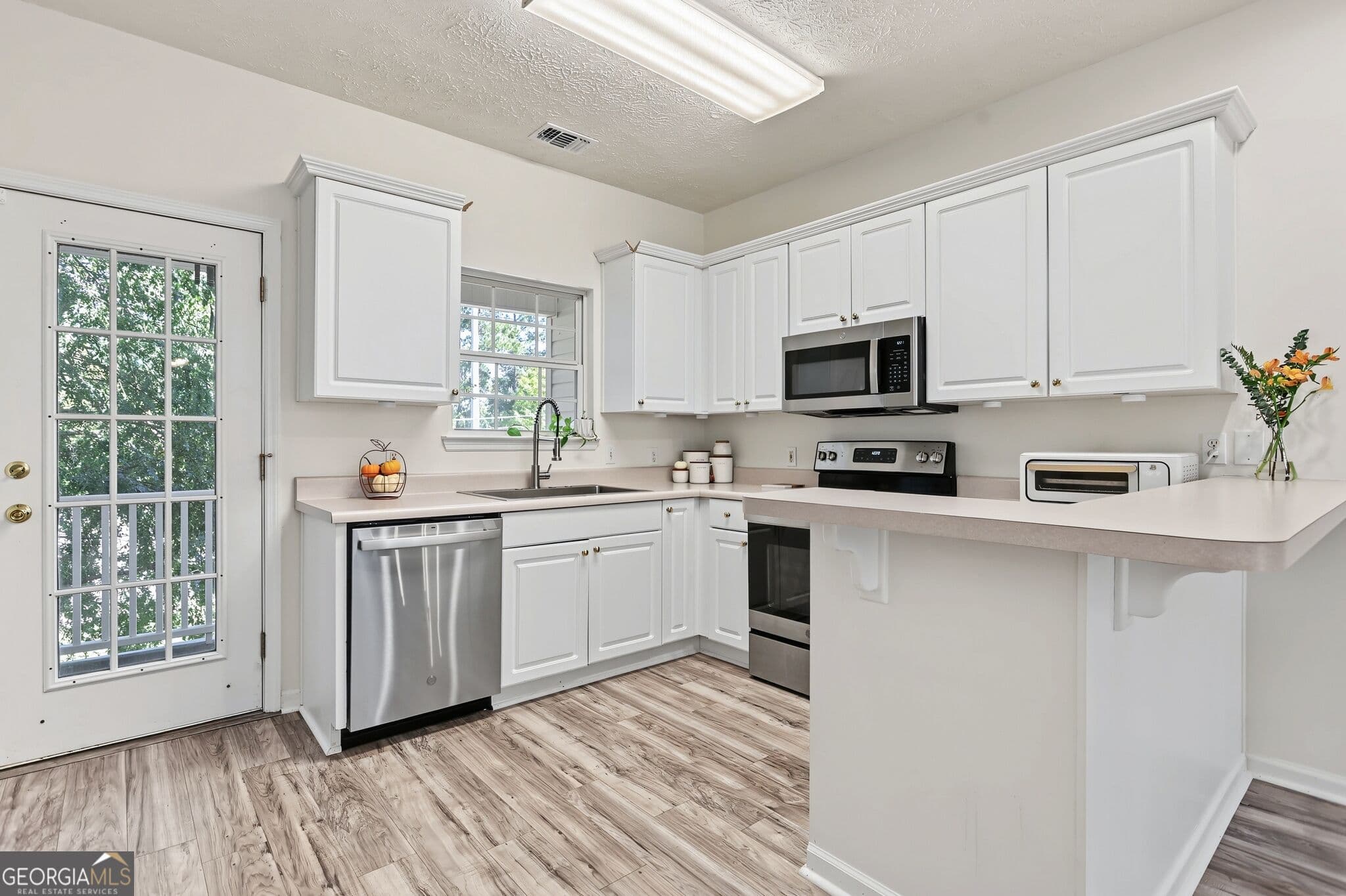 3 bedroom, 3 bathroom, 1,818 sq ft townhouse for sale at 106 Station Trail, Savannah, GA 31406 — photo 8