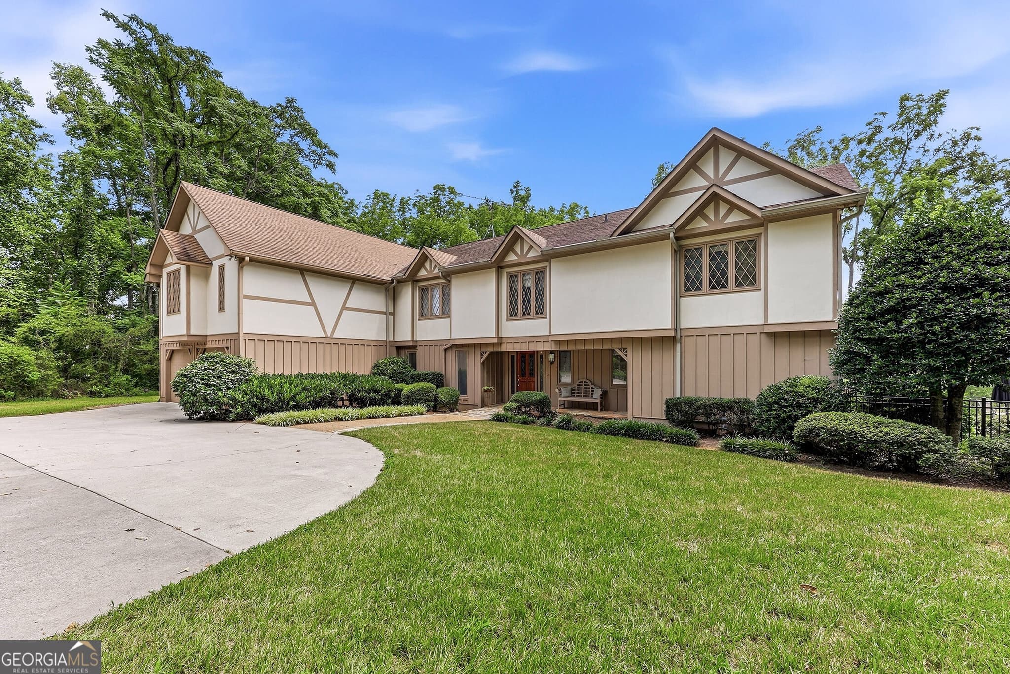 5 bedroom, 4 bathroom, 4,280 sq ft single family residence for sale at 3421 Chestatee Road, Gainesville, GA 30506 — photo 5