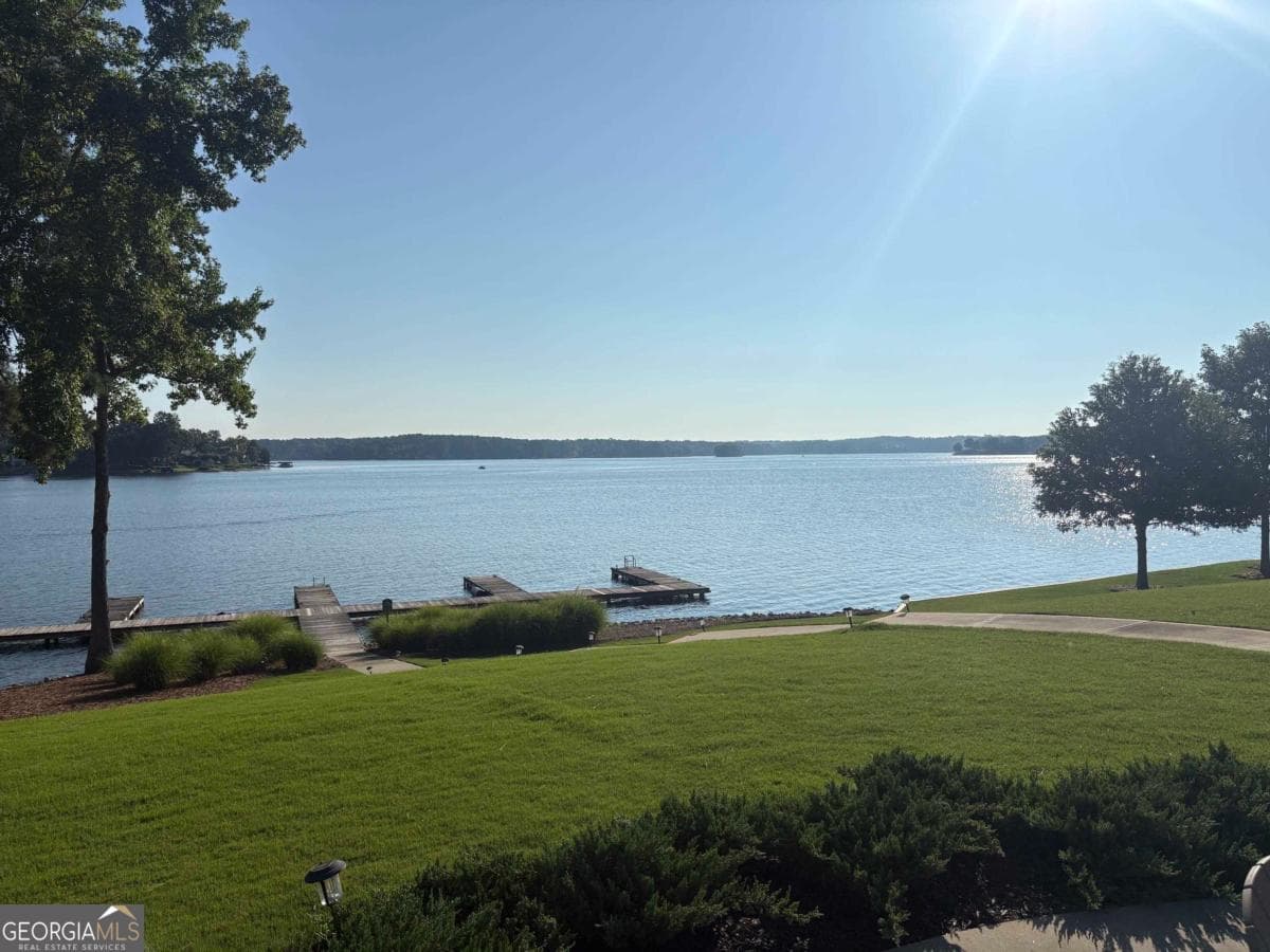 3 bedroom, 3.5 bathroom, 2,663 sq ft townhouse for sale at 204 Collis Marina Road, Eatonton, GA 31024 — photo 2