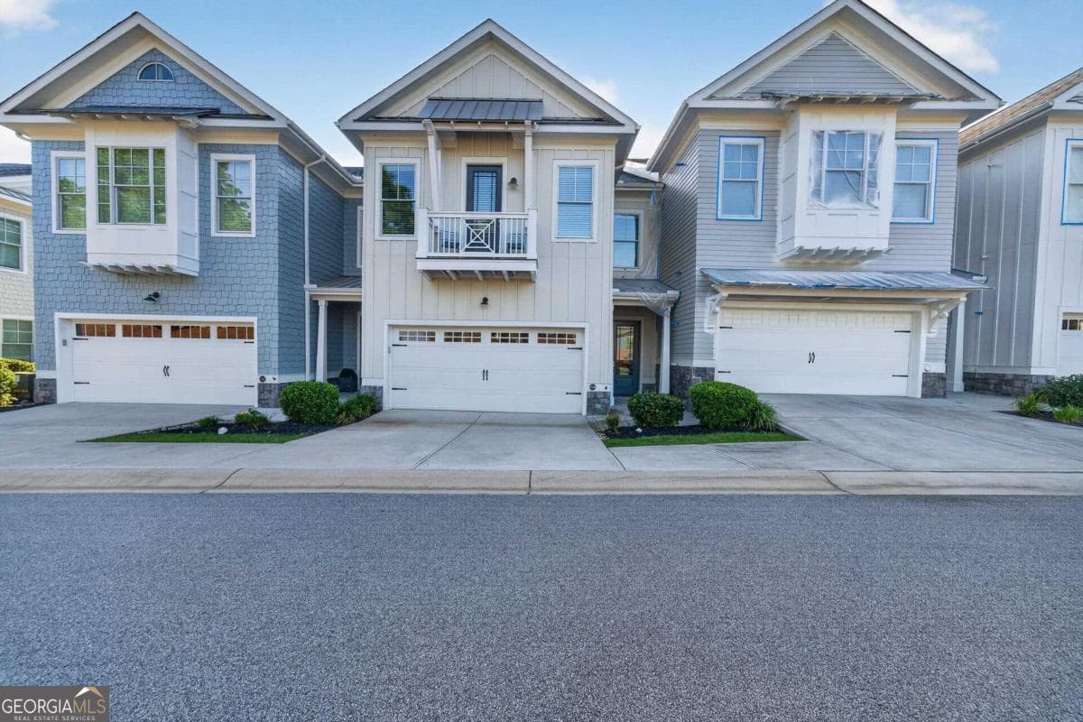 3 bedroom, 3.5 bathroom, 2,663 sq ft townhouse for sale at 204 Collis Marina Road, Eatonton, GA 31024