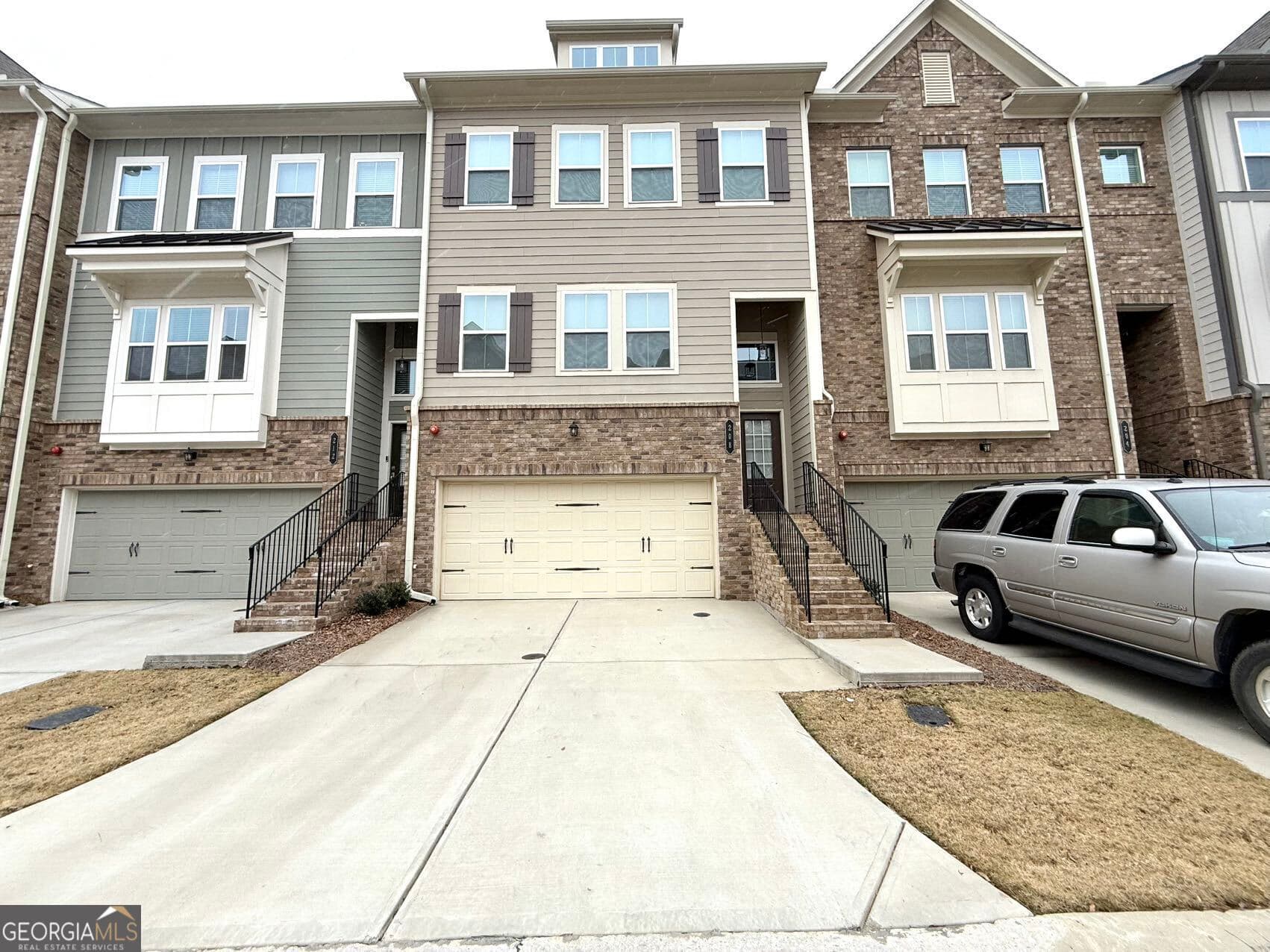 4 bedroom, 3.5 bathroom, 2,464 sq ft townhouse for rent at 208 Spike Trail, Smyrna, GA 30080 for $3,600 a month — photo 1 of 1