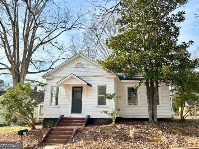 1 bedroom, 1 bathroom, 992 sq ft single family residence for sale at 114 G Loop, Thomaston, GA 30286
