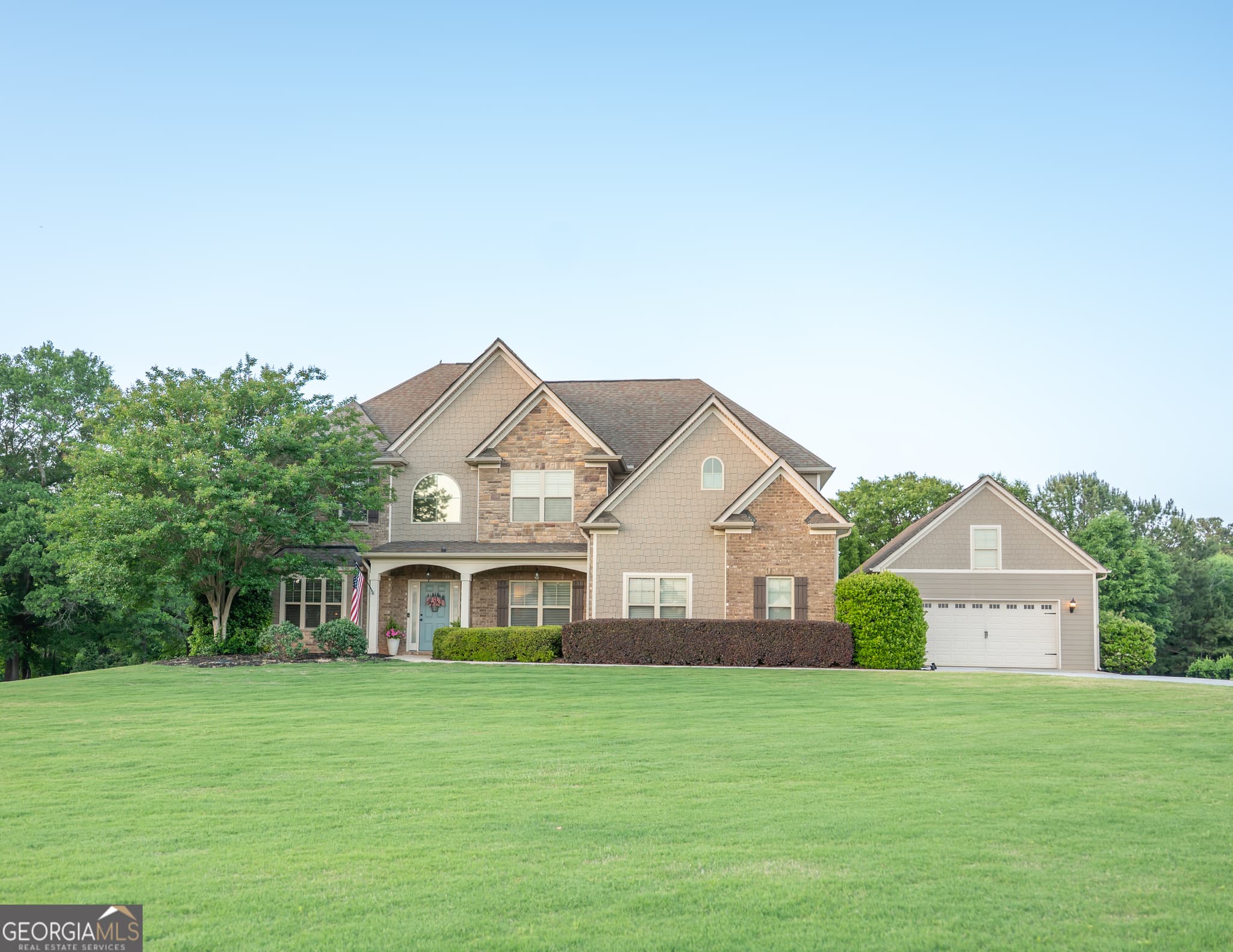 5 bedroom, 4.5 bathroom, 4,664 sq ft single family residence sold at 415 Eas Way, Fayetteville, GA 30215