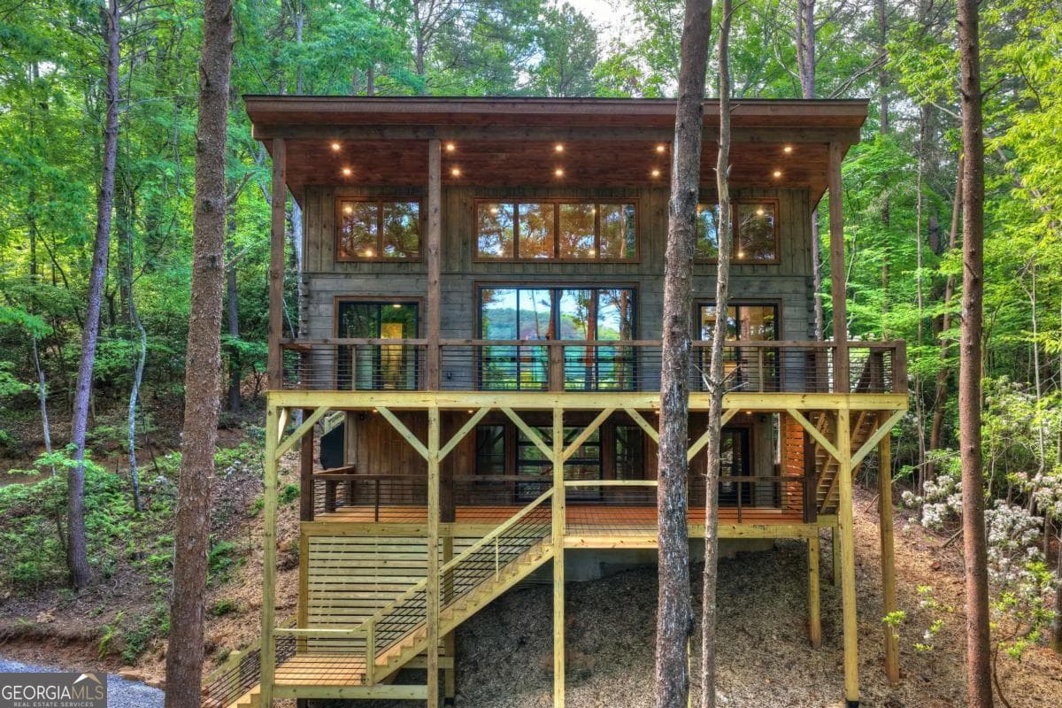 2 bedroom, 2 bathroom, 1,600 sq ft cabin,single family residence sold at 328 Crabapple Drive, Blue Ridge, GA 30513