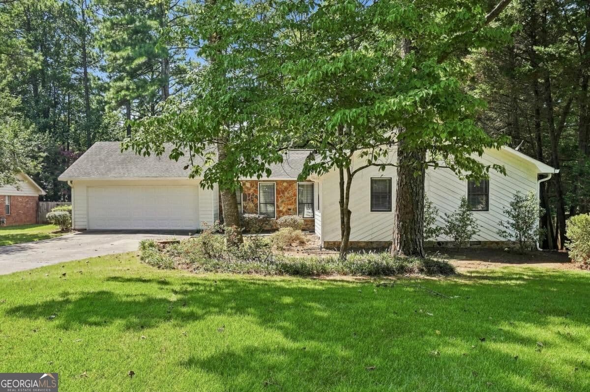 3 bedroom, 2 bathroom, 1,566 sq ft single family residence for sale at 4049 Tutwren Court, Marietta, GA 30066 — photo 3