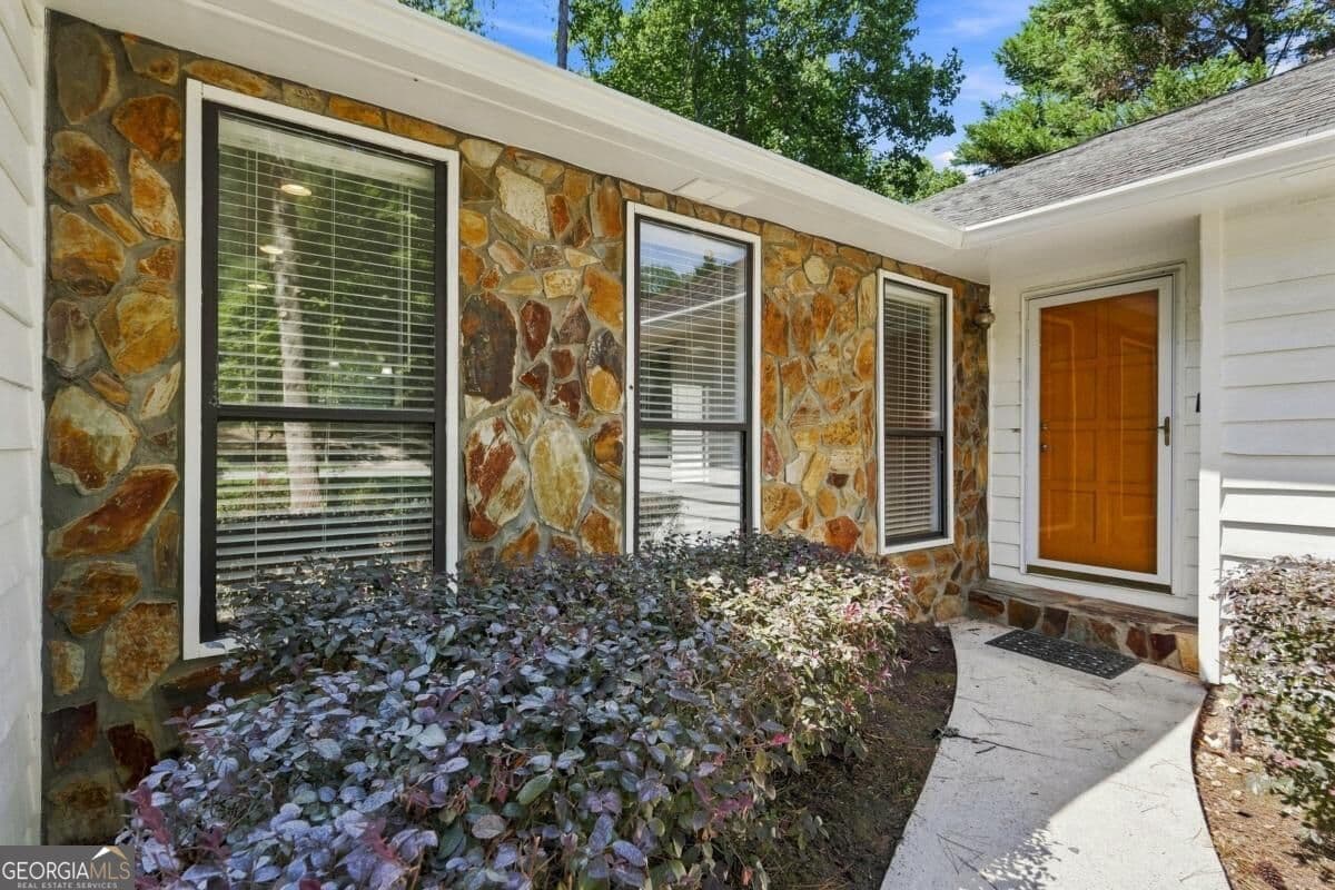 3 bedroom, 2 bathroom, 1,566 sq ft single family residence for sale at 4049 Tutwren Court, Marietta, GA 30066 — photo 4