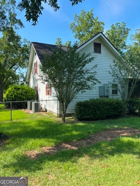 3 bedroom, 2 bathroom, 1,640 sq ft single family residence for sale at 29 GROVE Lane, Claxton, GA 30417 — photo 6