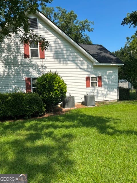 3 bedroom, 2 bathroom, 1,640 sq ft single family residence for sale at 29 GROVE Lane, Claxton, GA 30417 — photo 4