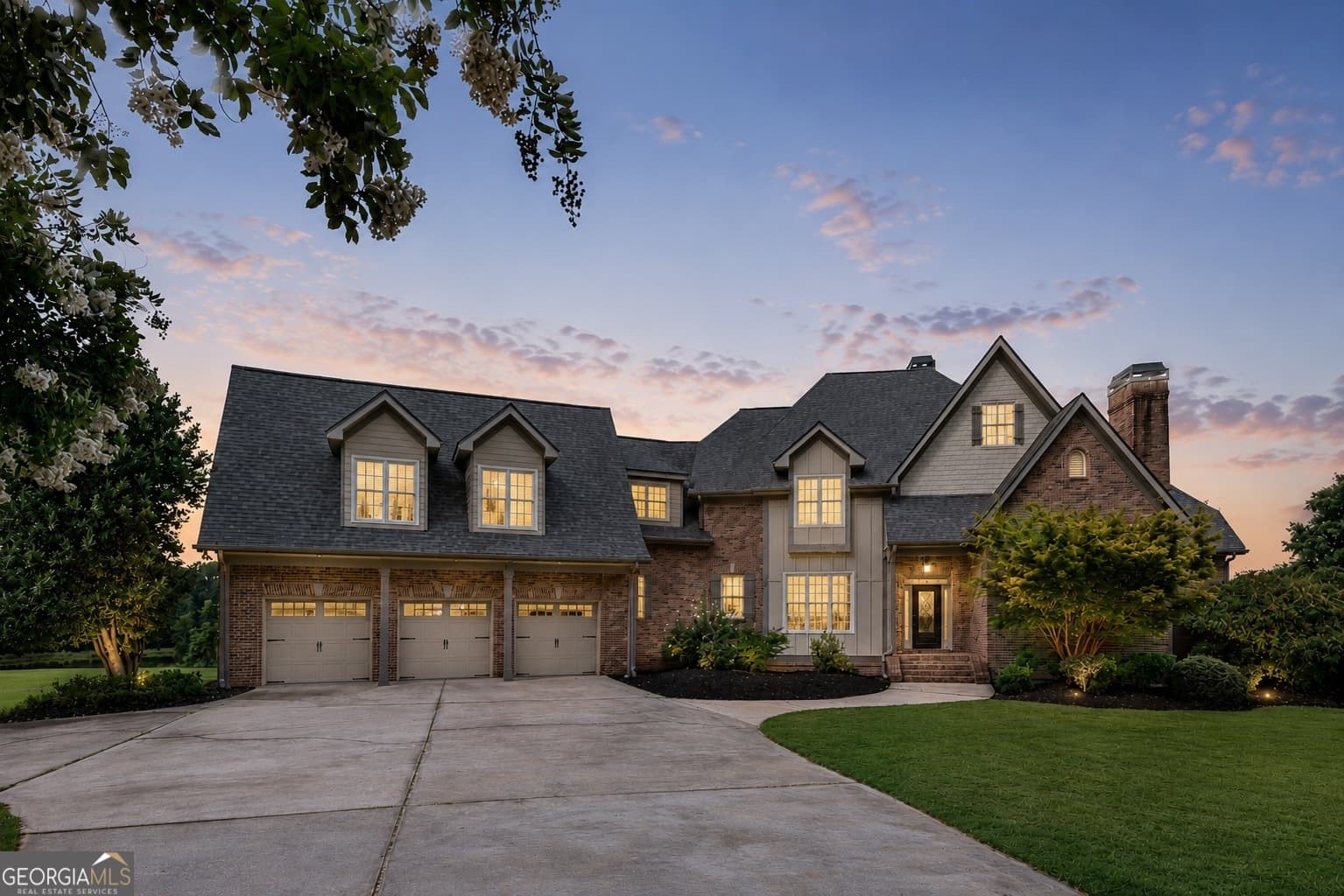5 bedroom, 4.5 bathroom, 4,555 sq ft single family residence for sale at 1031 Jasmine Lane, Madison, GA 30650 — photo 3